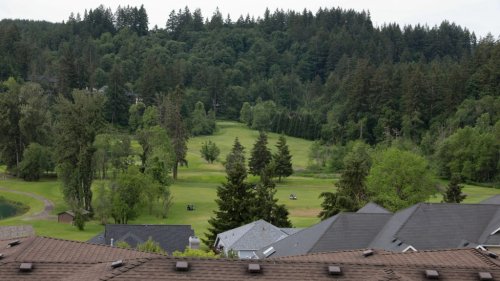 After Oregon golf club threatened neighbors it might close without 'financial support,' homeowners vote against plan