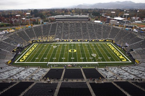 Duck fans react to Colorado player scuffing up midfield logo at Autzen Stadium before game