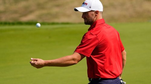 How do Ryder Cup golfers decide which ball to use in alternate shot?