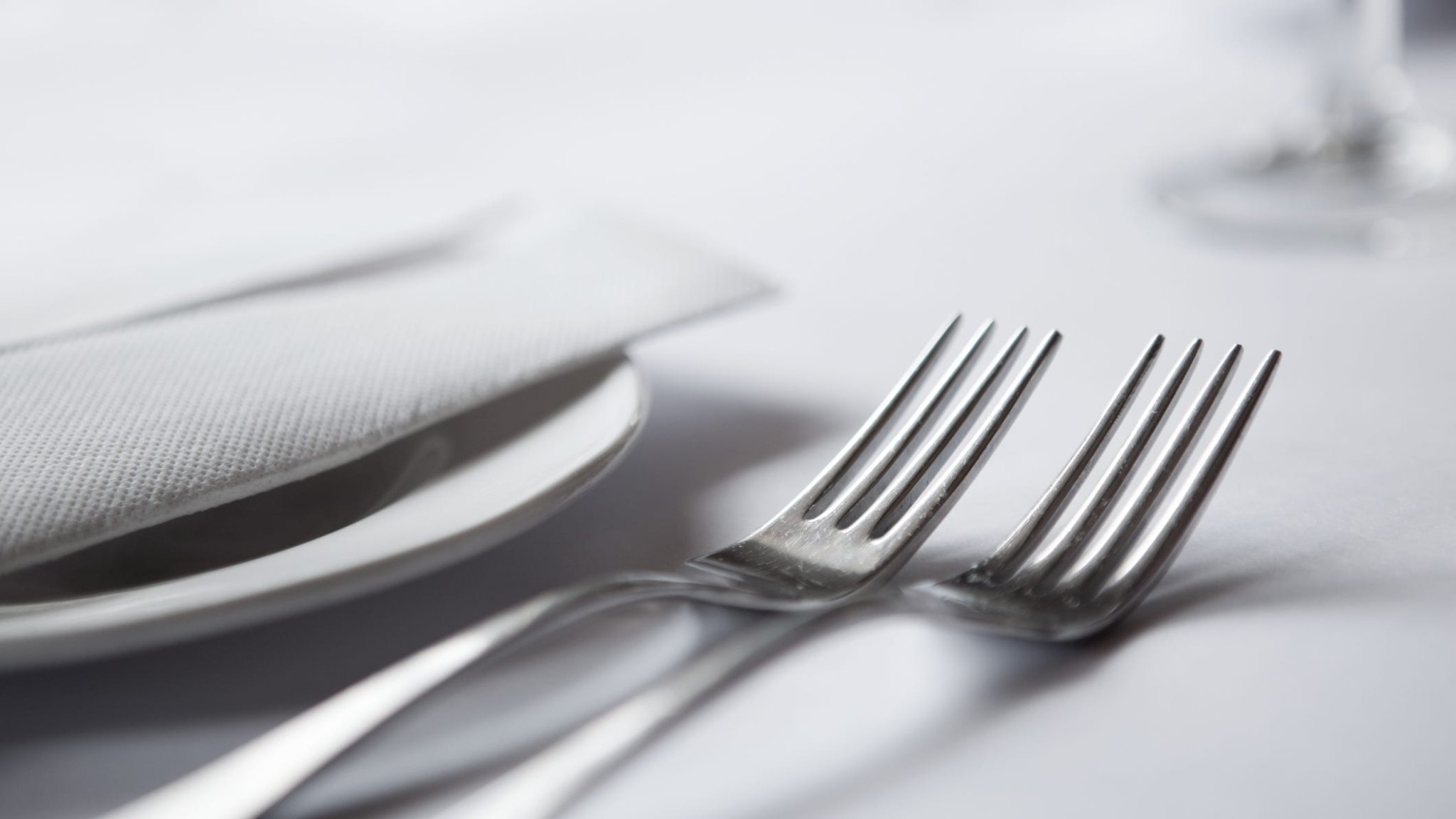 Carnival responds to viral video of guest scratching foot with fork