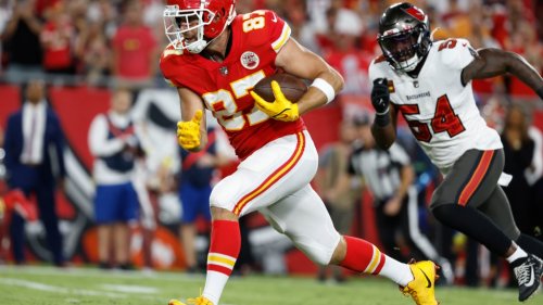 Here's why Chiefs TE Travis Kelce wears a wristband on his left arm