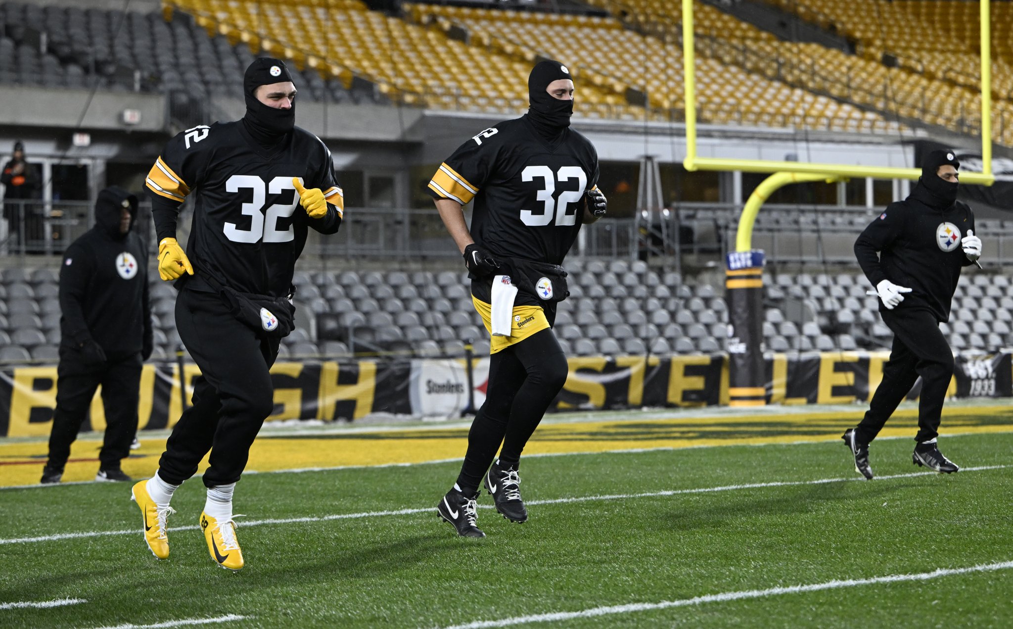 From 'Franco!' cadence to wearing '32' jerseys, Steelers players relish  honoring Harris with win