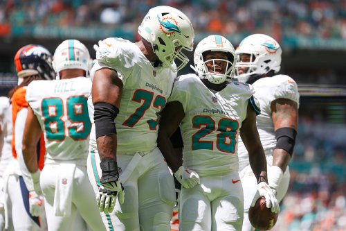 Dolphins break Rams' NFL record for most yards in a game with 726 vs. Broncos
