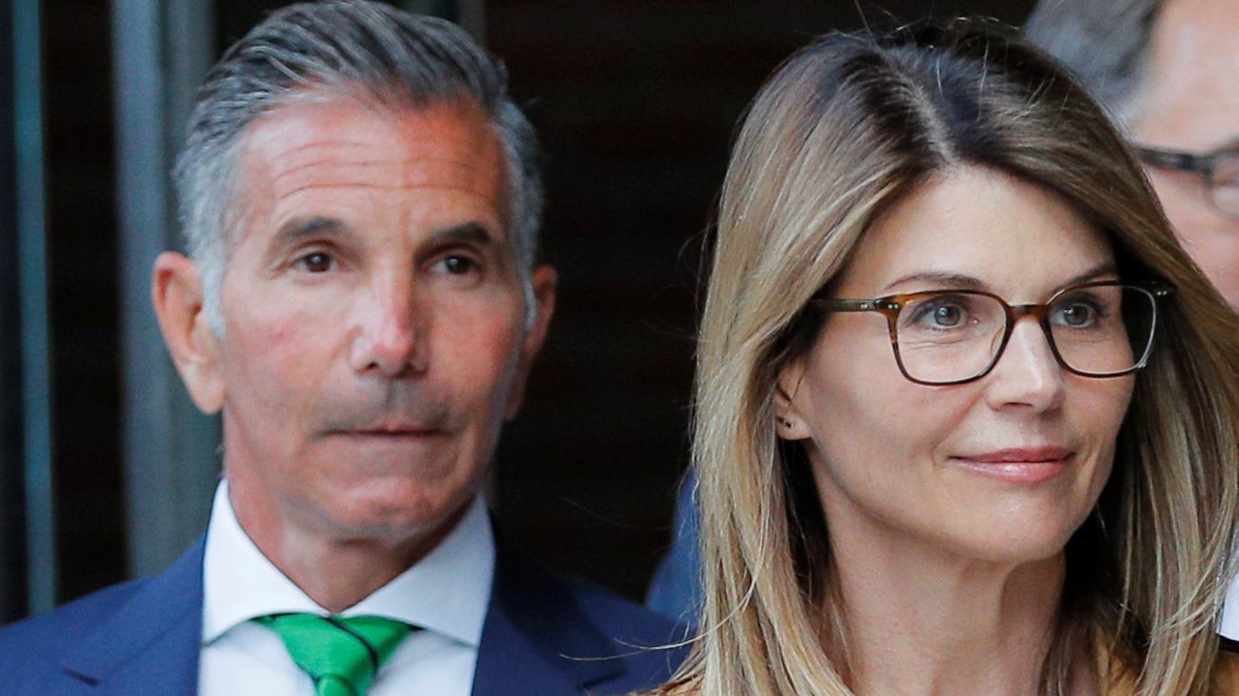 Lori Loughlin, husband Mossimo Giannulli to divorce after 30 years