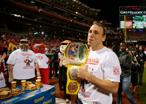 joey-chestnut-ate-nearly-18-000-calories-worth-of-hot-dogs-in-10