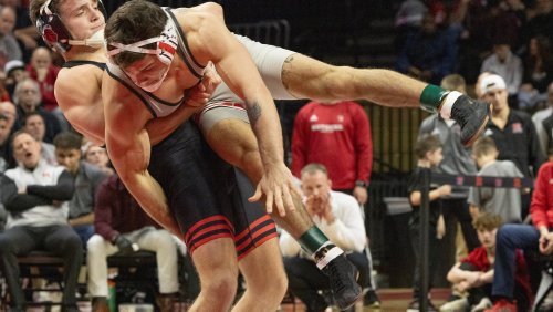 Is there a safe way to 'make weight' as a high school wrestler? Here's what experts say