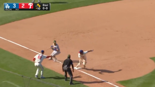 Dodgers' Justin Turner made J.T. Realmuto look foolish by brilliantly faking him out at third base