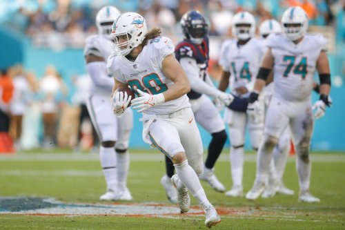 Dolphins make slew of roster moves to get down to 85 players