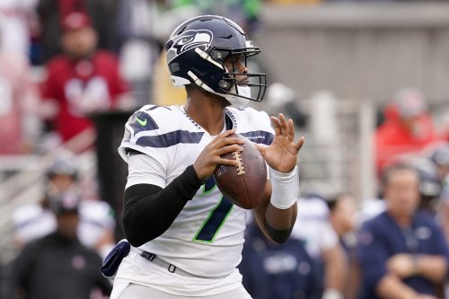 WATCH: Geno Smith airs out long ball to RB Ken Walker | Flipboard