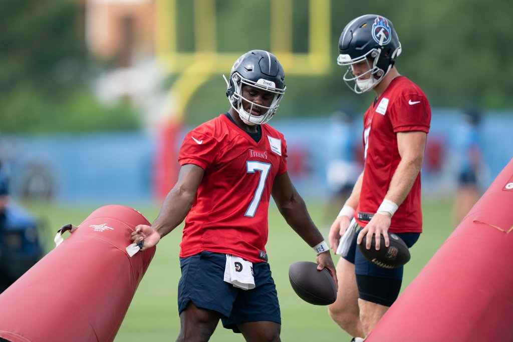 Tennessee Titans: Jamarco Jones, Taylor Lewan in training camp tussle