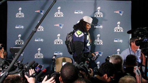 Marshawn Lynch calls out media in defiant press conference