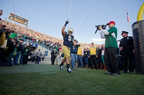 Watch: Behind the scenes of Manti Te'o's return to Notre Dame