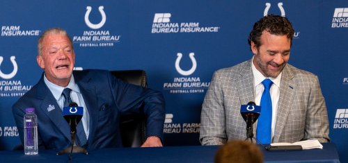 The Colts are reportedly still very interested in Jeff Saturday, which would make them a total clown show