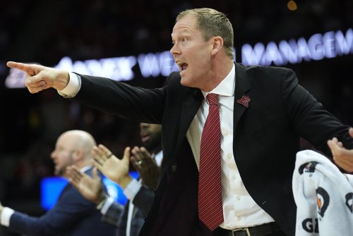 Top Wisconsin Badgers assistant coach rumored to leave for MVC school