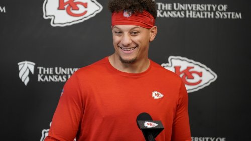 Chiefs QB Patrick Mahomes claps back at Tom Brady, Aaron Rodgers ahead of 'The Match'