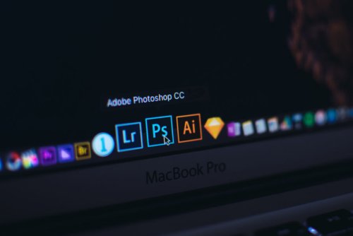 Avec Firefly, Adobe infuse de l’IA générative dans ses solutions cloud créatives et marketing