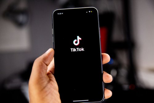 La France interdit TikTok des smartphones gouvernementaux, mais aussi Facebook et Tinder