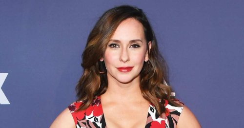 Jennifer Love Hewitt Shares Makeup-Free Selfie: ‘Learning to Love the Skin I’m In’