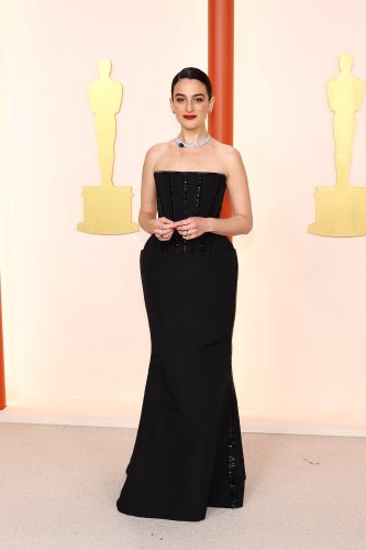 Jenny Slate’s Butt ‘Was Out’ at the 2023 Oscars After She ‘Split’ Her Dress Trying to Sit