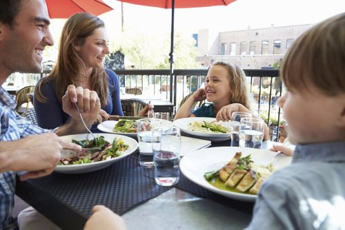 7 Apps to Save Money on Dining Out