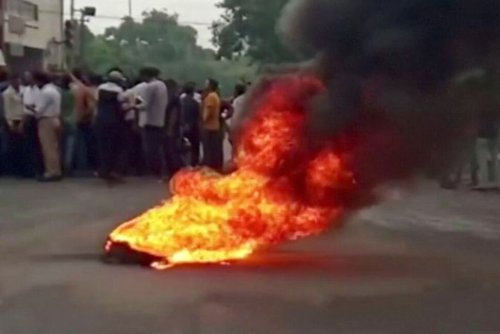 Police in Northwest India Ban Public Gatherings, Suspend Internet After Hindu Slain
