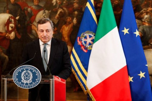 Italy's Draghi to Meet 5-Star Chief With Govt's Future at Risk