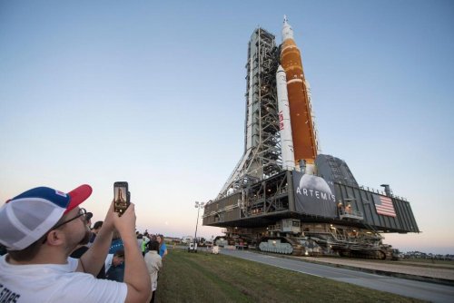 At Least 100,000 Expected for NASA's Moon Launch