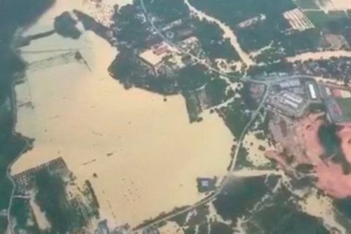 Malaysia Floods Force Tens Of Thousands To Evacuate Flipboard