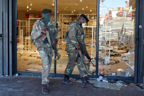10 Bodies Found at Looted S.African Mall Following Stampede