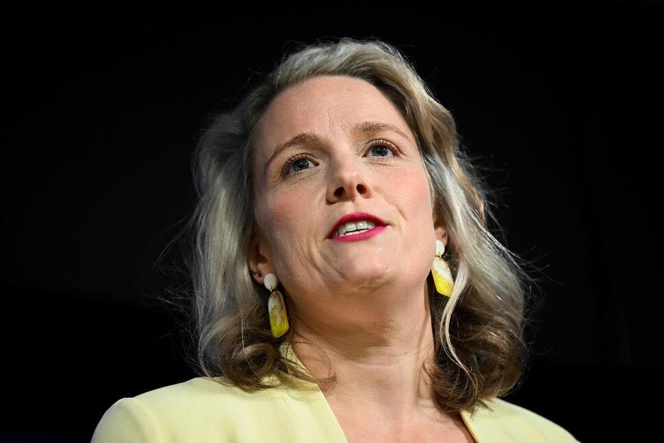 Australia Lifts Minimum Wage for Skilled Migrant Workers | Flipboard