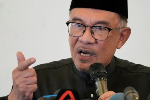 New Malaysian PM Anwar Reviews Predecessor's Billion-Dollar Projects