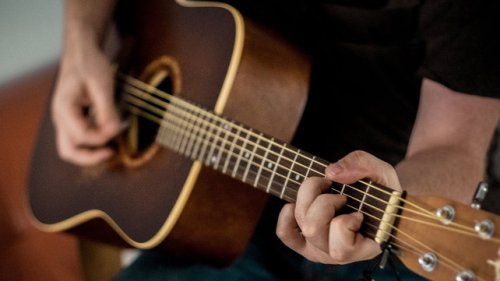 6 Best Solo Acoustic Guitar Songs For Beginners