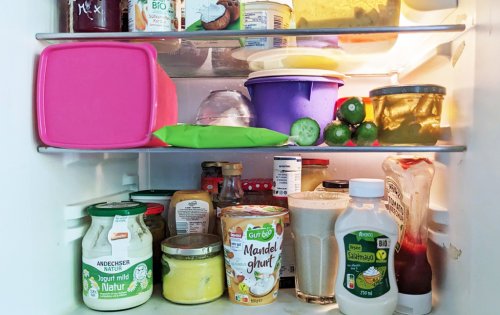 Was hilft bei Wasser im Kühlschrank?
