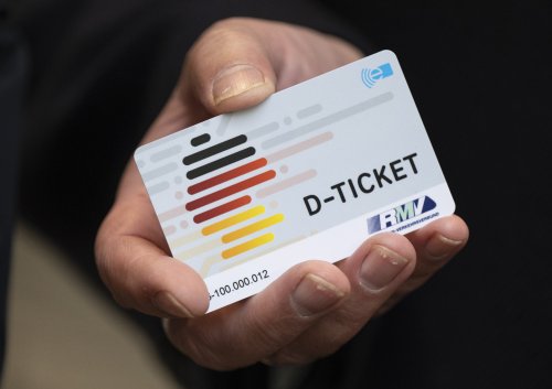 Pläne von Union und SPD: Deutschlandticket soll bleiben, aber teurer werden