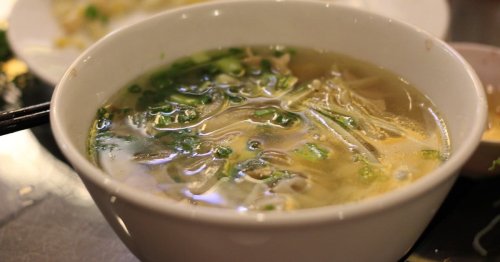 Glasnudelsuppe: Einfaches Rezept mit Chinakohl