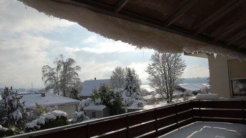 Balkon im Winter nutzen: So hilft er dir beim Energiesparen