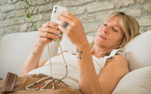 Weniger Handyzeit senkt Depressionen und verbessert den Schlaf: Das ist das Limit