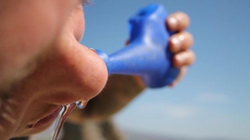 Nasendusche: Anwendung und Wirkung bei Erkältung, Heuschnupfen und Corona