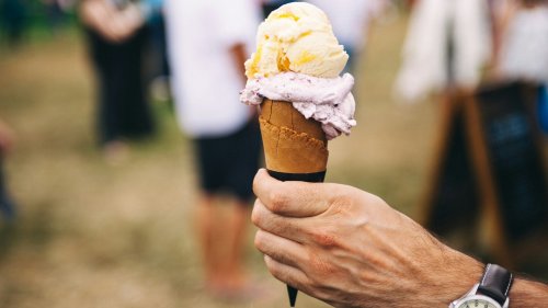 Unnötiger Müll: Hat die Serviette um die Eiswaffel eigentlich einen Sinn?