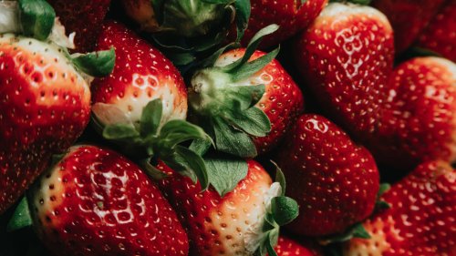 Diese 15 Pflanzennachbarn sind gut für deine Erdbeeren