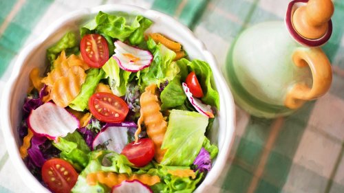 Salat zuerst oder zuletzt essen? Deshalb ist es nicht egal