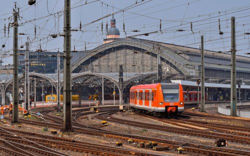 Zwei Jahre Deutschlandticket: So viel sparen Utopia-Redakeurinnen – trotz Preiserhöhung