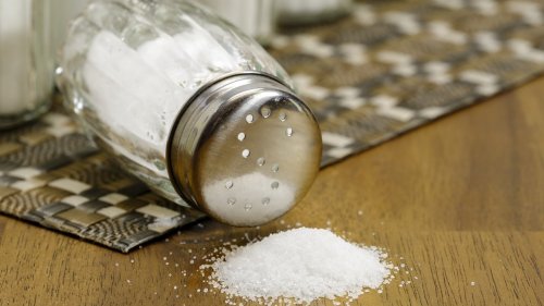 Salzersatz: Diese Alternativen würzen dein Essen ohne Salz