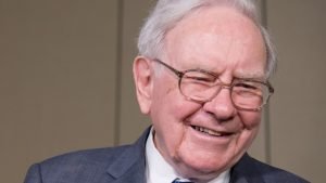 Berkshire Hathaway Beats Earnings Estimates, Sells Stock in Apple