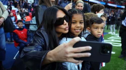 Kim Kardashian, nouvelle fan du PSG au Parc des Princes