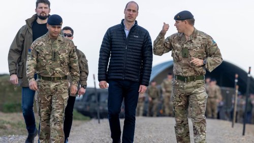 Le prince William marche sur les traces de la reine Elizabeth II lors d’une visite surprise en Pologne
