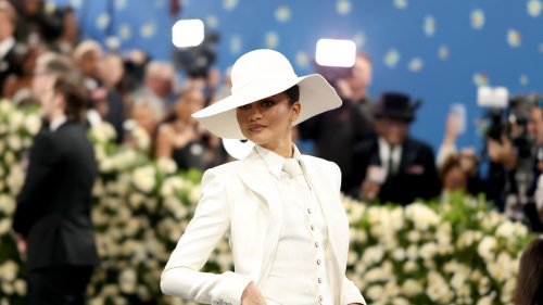 Zendaya a envoyé des fleurs à Anna Sawai après le Met Gala, où elles portaient des looks similaires
