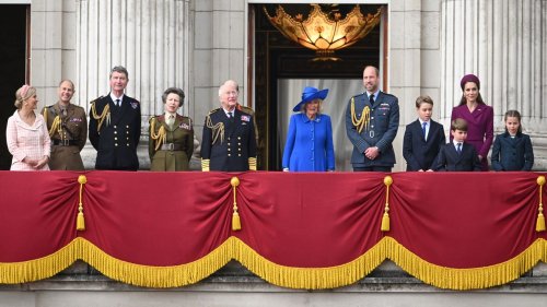Qui représentera la famille royale à l'investiture du pape Léon XIV ?