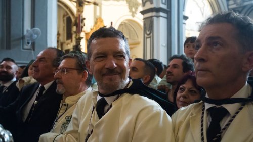 Antonio Banderas célèbre la Semaine sainte en Espagne (en attendant le mariage imminent de sa fille Stella)