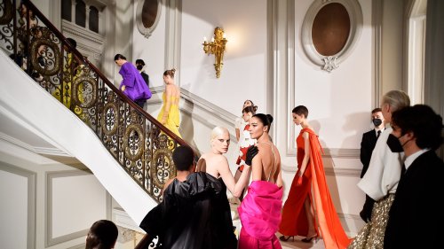 Valentino : une haute couture sous le signe de la couleur et de la diversité